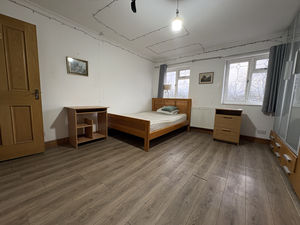 Photo 1- click for photo gallery